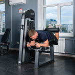 U3001C Сгибание ног лежа. Стек 94 кг