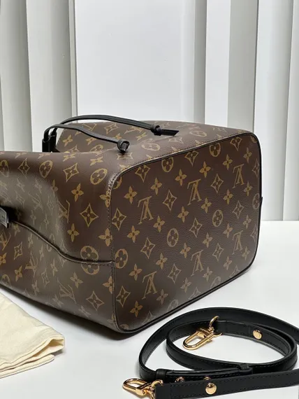Сумка Louis Vuitton NeoNoe MM (черная фурнитура)