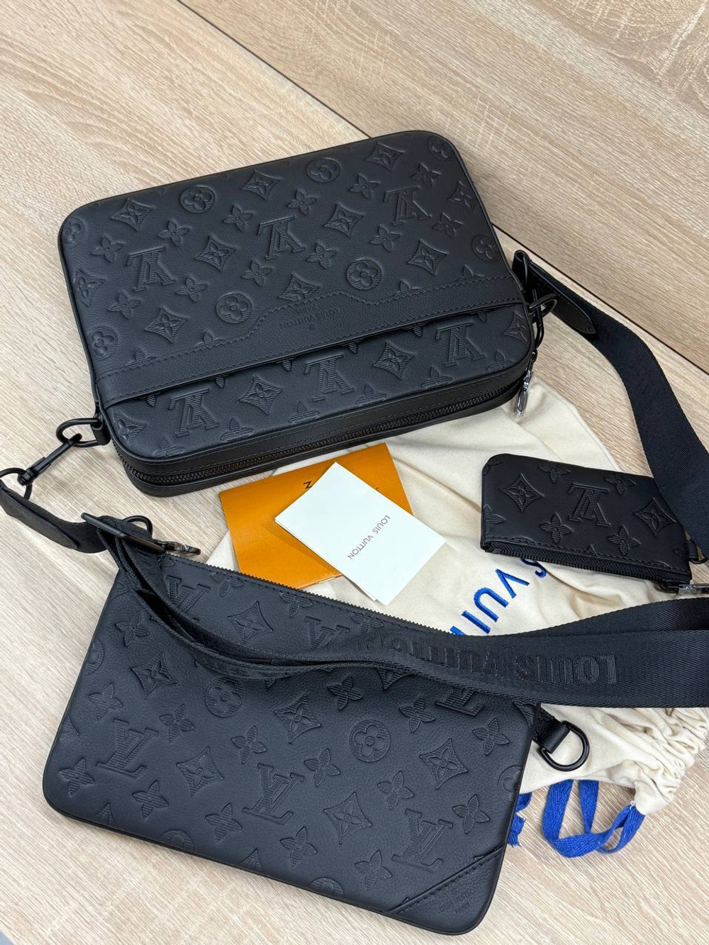 Сумка-мессенджер Louis Vuitton