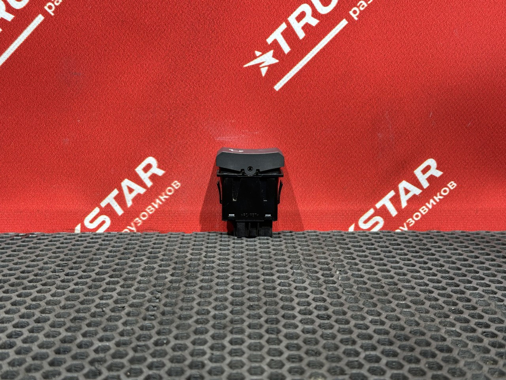 Кнопка люка