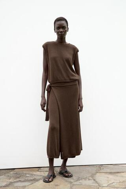 ZARA ОДНОТОННЫЙ ТРИКОТАЖНЫЙ ТОП БЕЗ РУКАВОВ, ШОКОЛАДНЫЙ