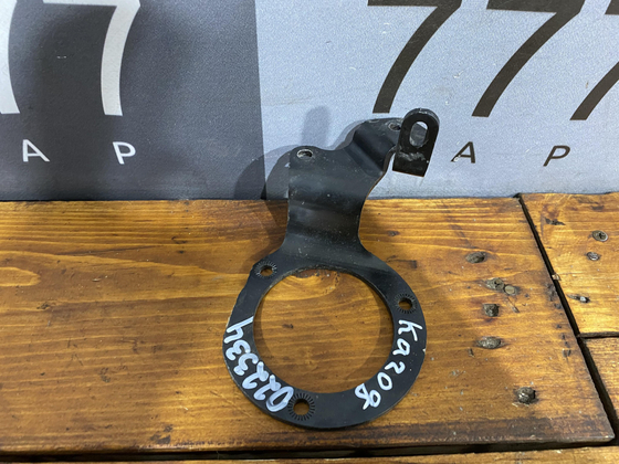 Кронштейн вакуумного насоса Skoda Karoq 17-нв Б/У Оригинал 5Q0612391M