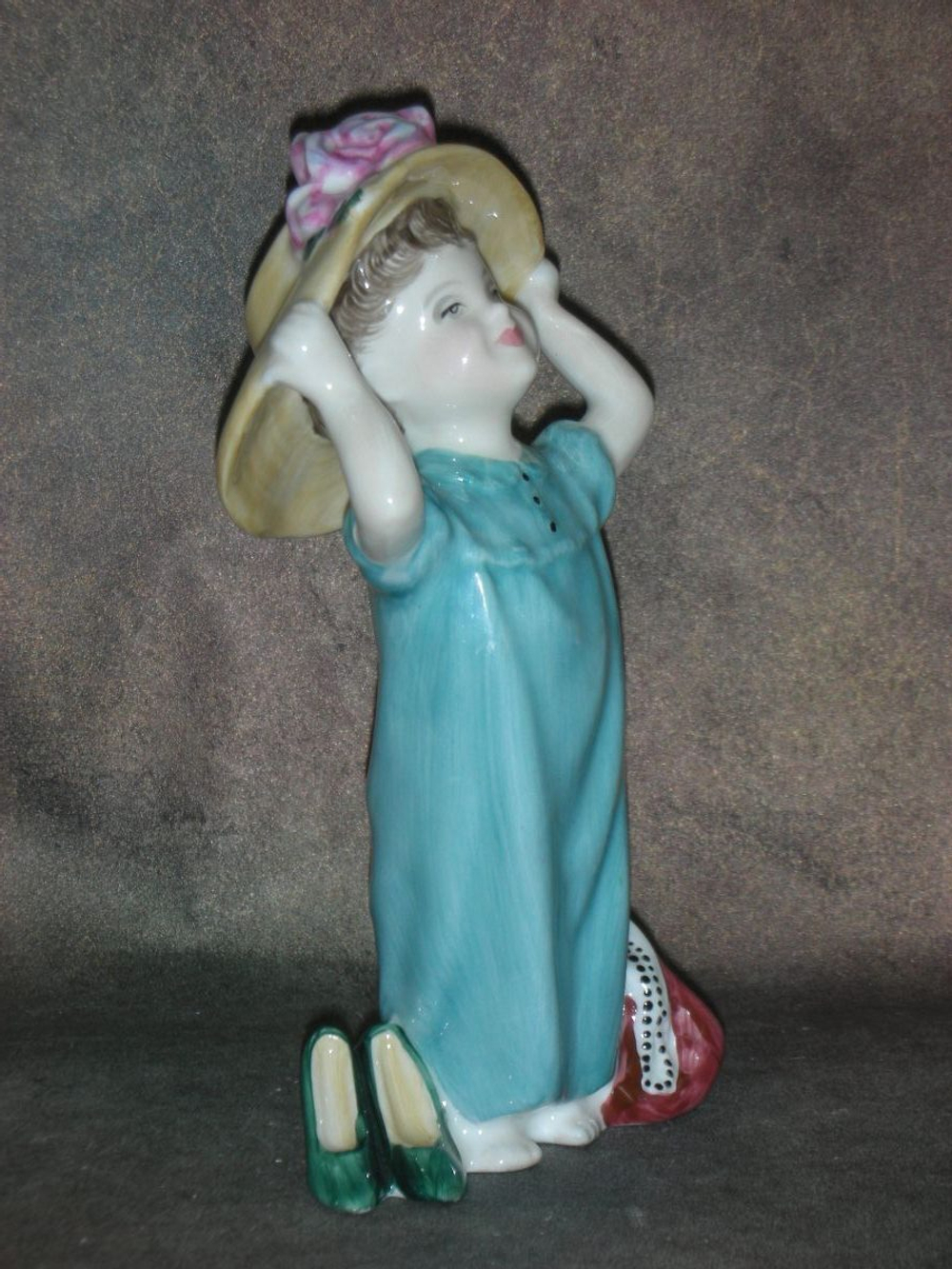 Статуэтка. Фарфор. Модница. Royal Doulton. Англия