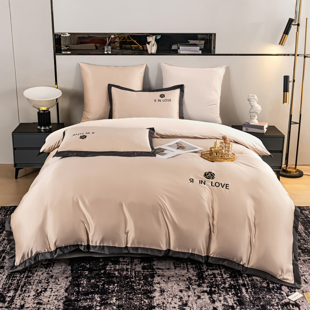 Комплект постельного белья Сатин-Шелк Я IN LOVE на резинке LVR007