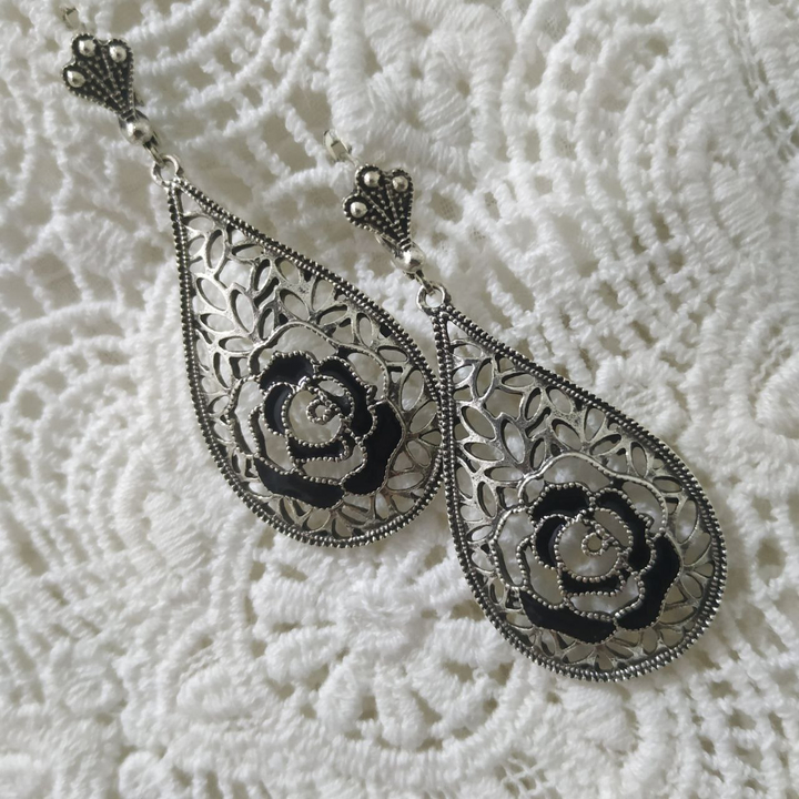 Серьги на англ.заст Bohemia Роза в капле эмаль черная металл античный серебристый 5,5х2,5 см