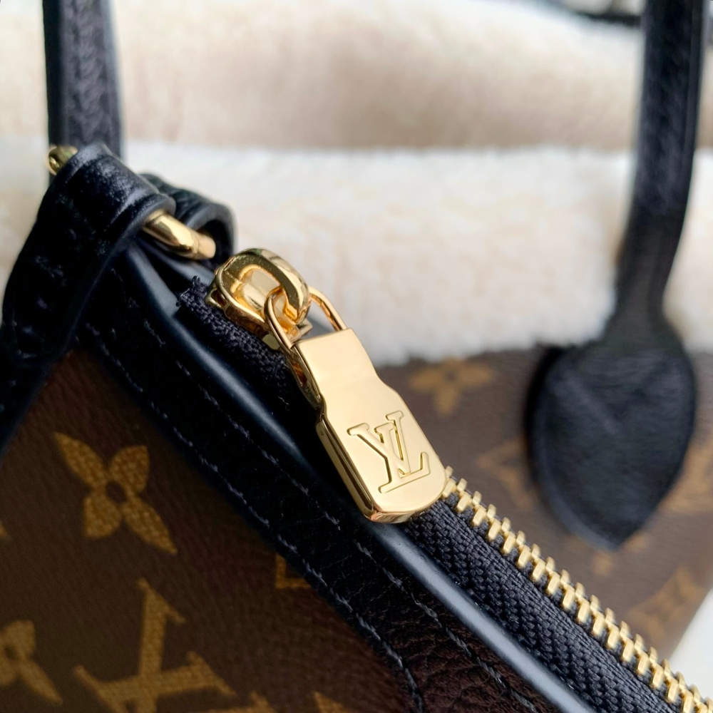 Louis Vuitton Neverfull Bandouliere Inside Out BB