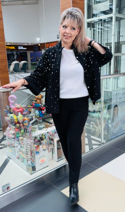 Черный жакет с принтом из страз и жемчужин