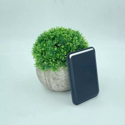 Картхолдер iPhone Leather Wallet MagSafe с лого