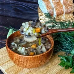 Грибная похлебка замороженная — готовый суп в порциях 320 мл и 1 литр. Насыщенный вкус лесных грибов. Разогрей за 5 минут