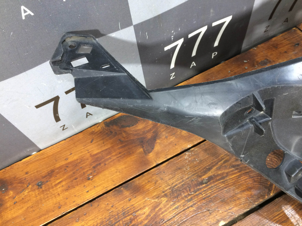 Кронштейн решетки радиатора Peugeot 3008 2 16-20 Б/У Оригинал 9814278877