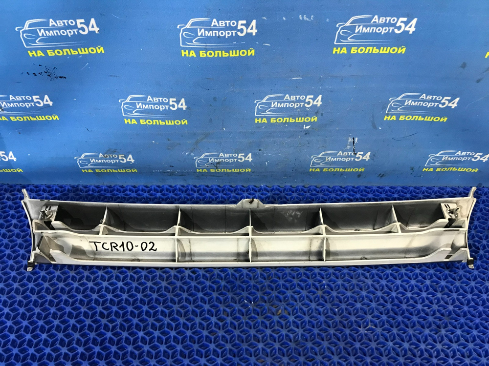 Решетка радиатора TOYOTA ESTIMA 1999