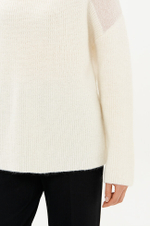 23433 Свитер женский (молочный)