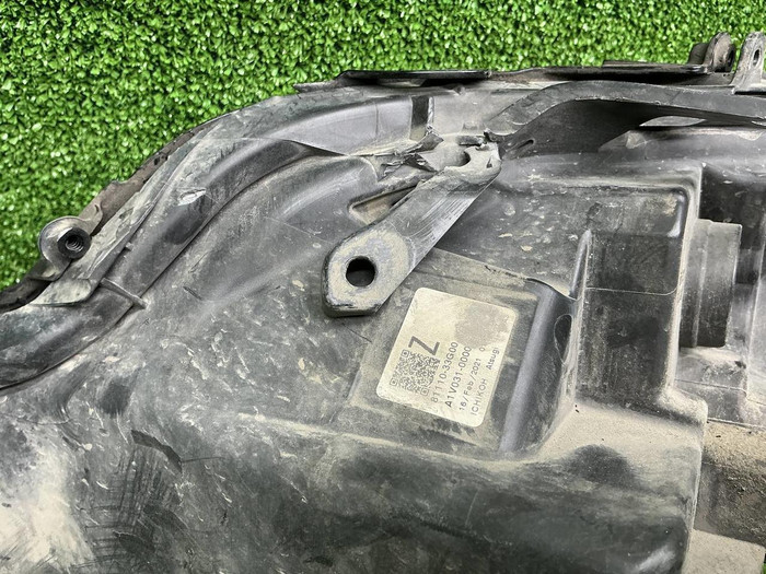 Стекло и корпус фары Toyota Camry xv70 (2017-2024)