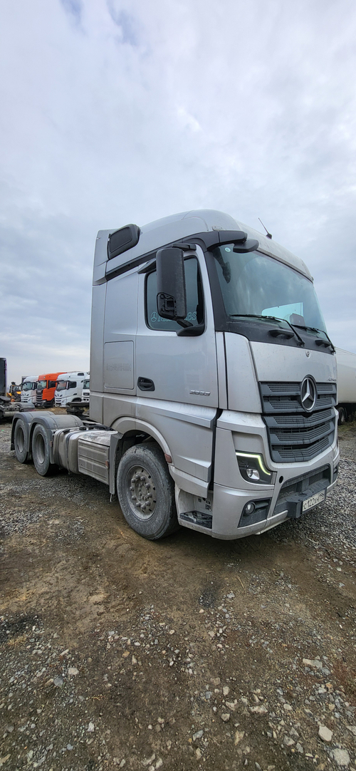 Mercedes-Benz Actros 6x4 Седельный тягач 2653 (Дизельный, 12,8 л, 530 л.с., АТ)