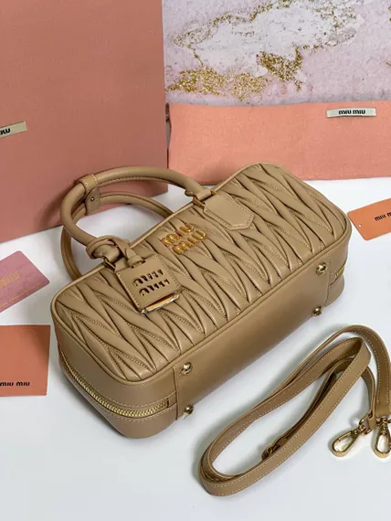 Сумка MIU MIU Arcadie matelassé из кожи наппа, бежевый