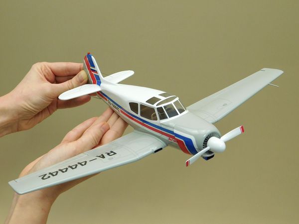 Модель самолета Як-18Т УВАУГА (масштаб 1:30)