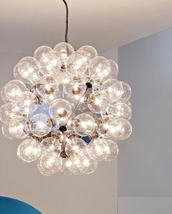 Эффектная дизайнерская люстра с прозрачными стеклянными плафонами в форме шаров ✨