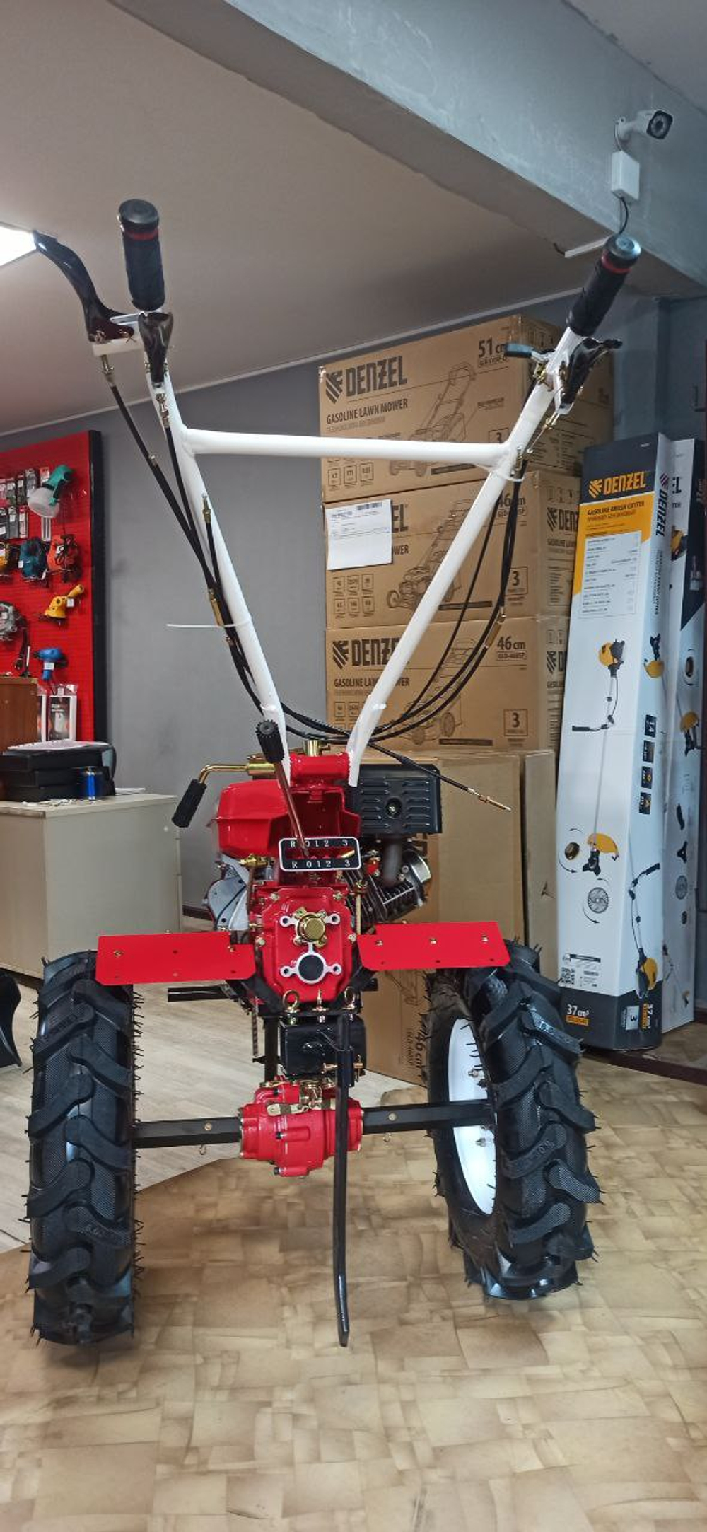 Мотоблок бензиновый Brait BR-135GED PRO, колеса 6.00*12