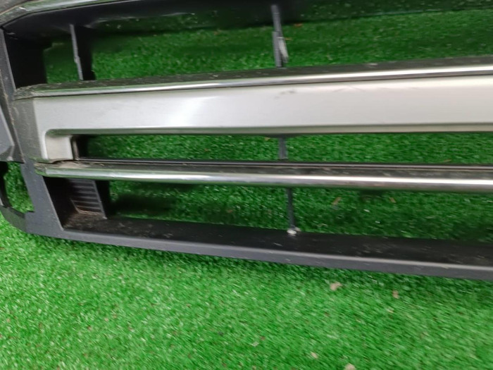 Решетка радиатора Toyota Land Cruiser 200 (2015-2021)