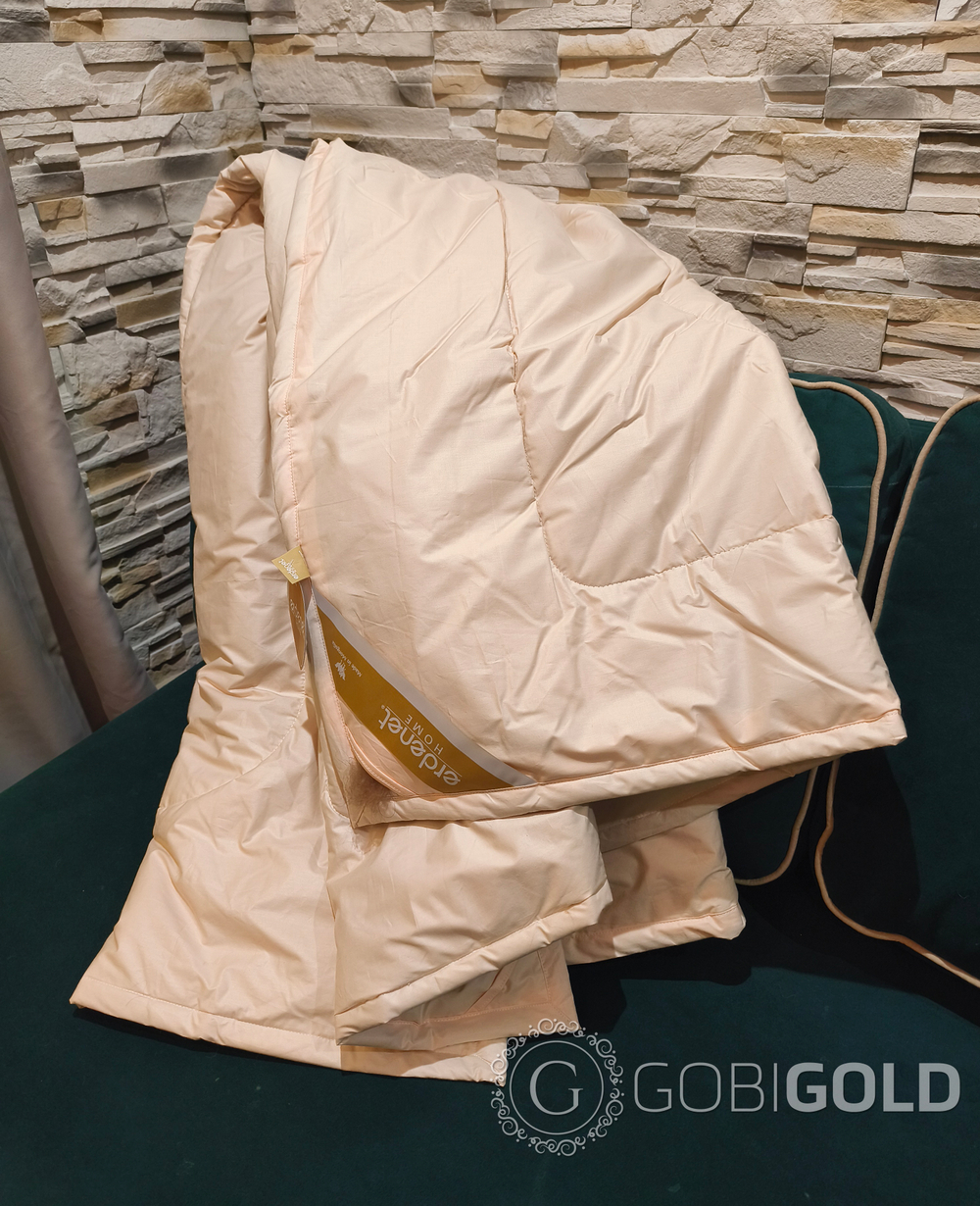 Одеяло стеганое из 100% верблюжьего пуха 150х200 см. (ERDENET) - пудровое