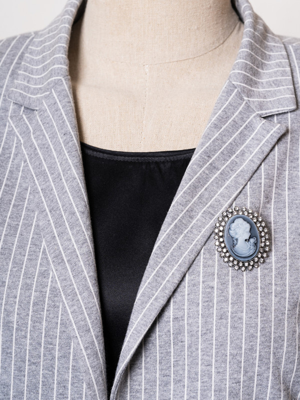 30061020 Брошь Chance