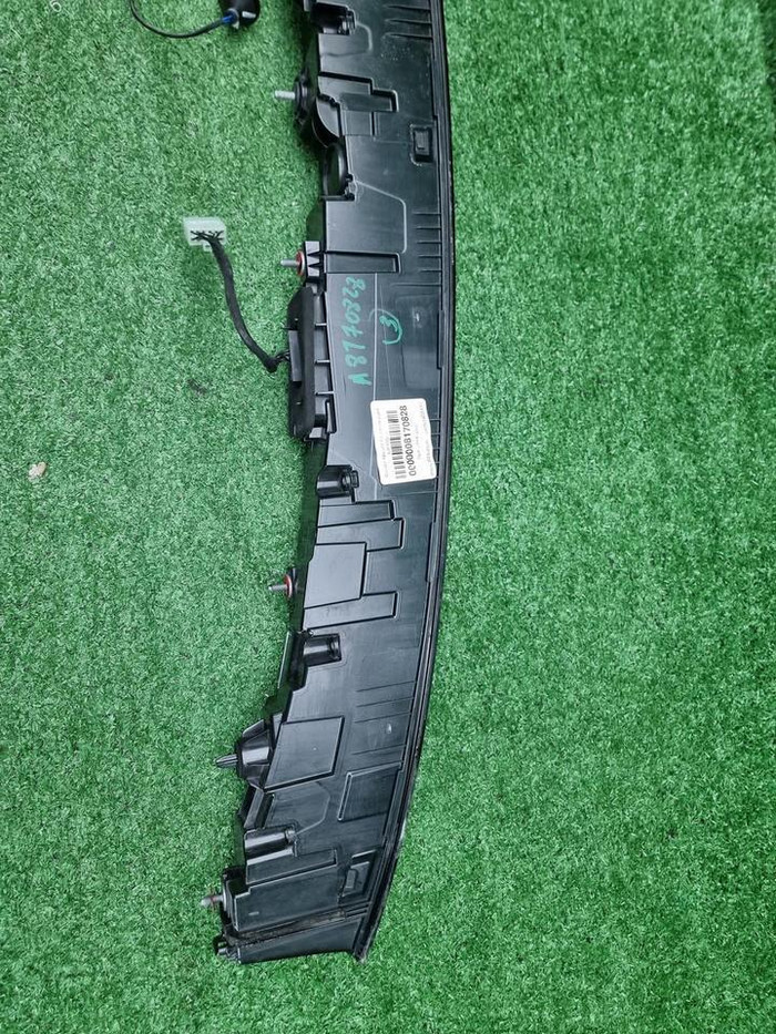 Фонарь крышки багажника Lixiang L6 (2024-н.в.)