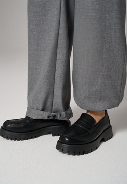 Брюки с поясом на резинке серые