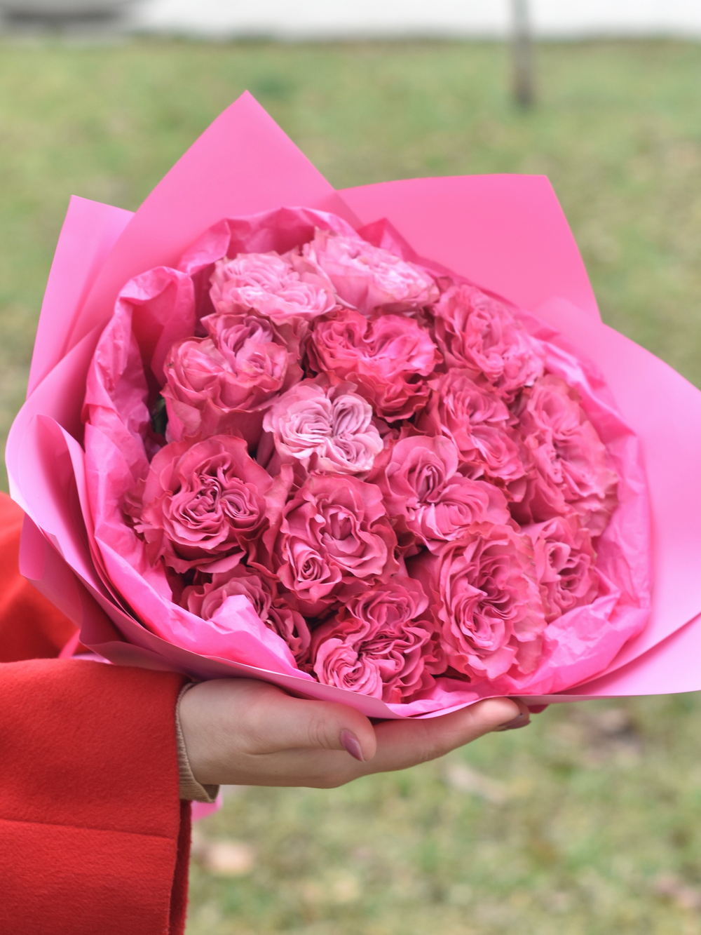 Букет из пионовидных роз Кантри Блу