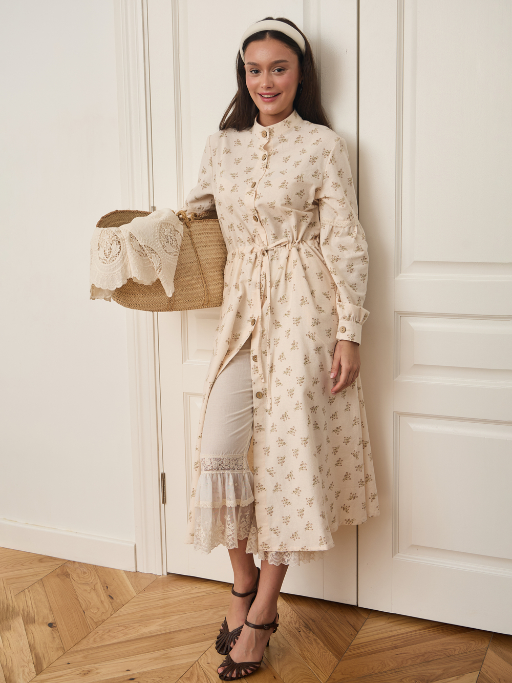 Платье-рубашка с кружевом