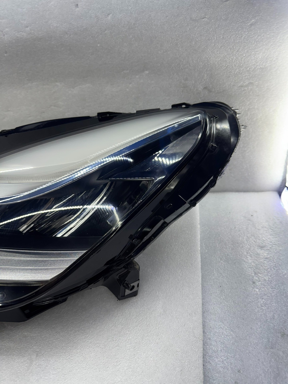 Оригинальная фара LED для Tesla Model 3