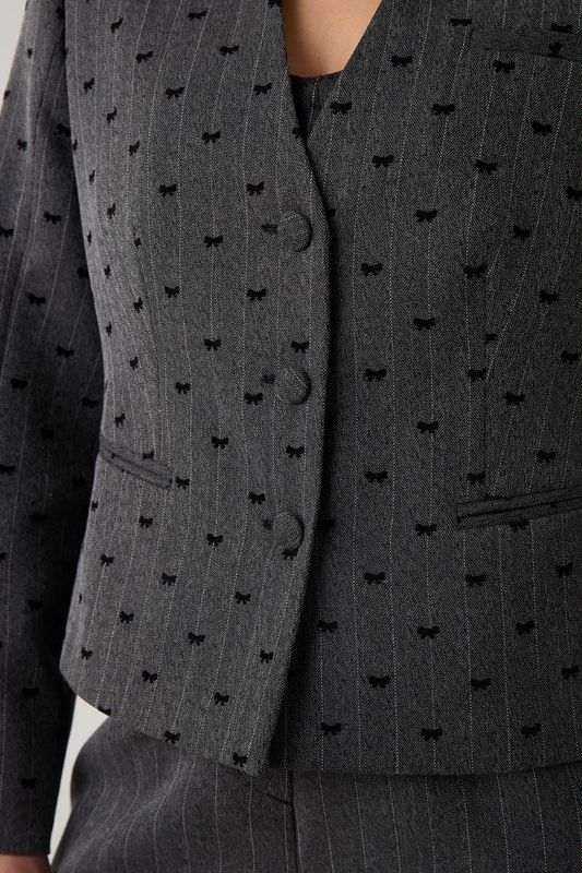 Жакет укороченный с бантиками, серый