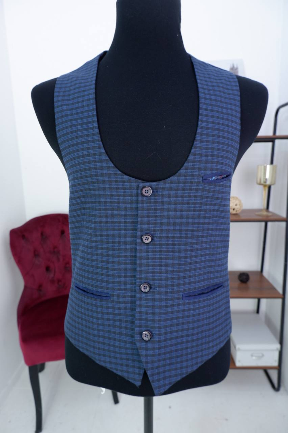 Жилетка в модную клетку, визуально на 48 размер