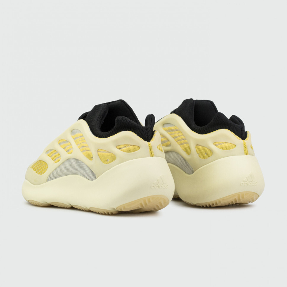кроссовки Adidas Yeezy 700 v3 Safflower Wmns G54853