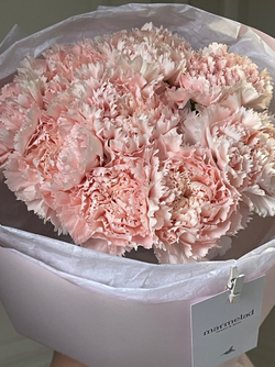 Розовые диантусы в оформлении
