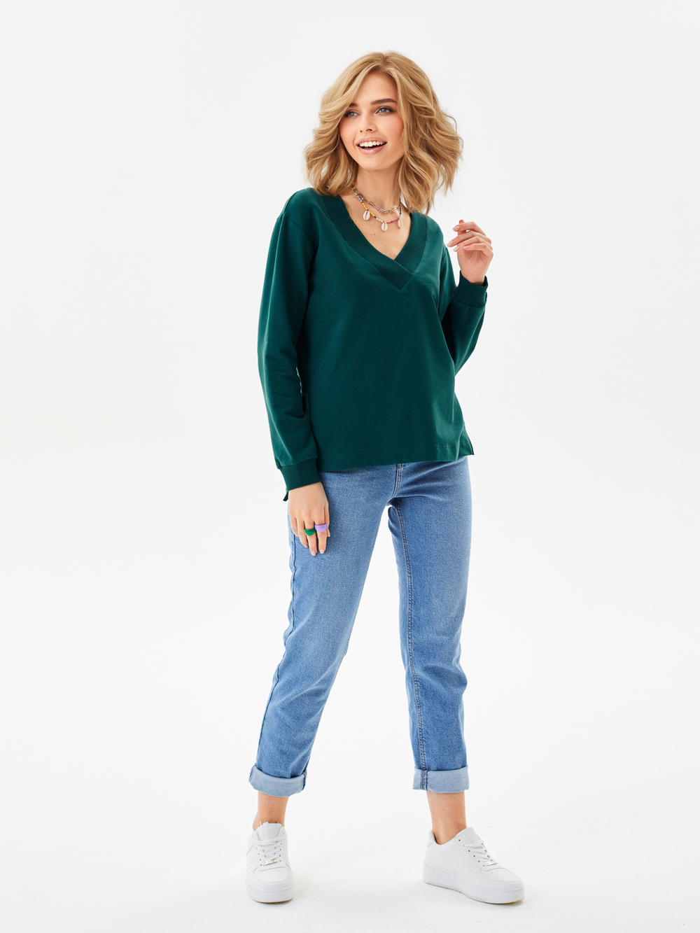 Джемпер с V-вырезом и удлиненной спинкой