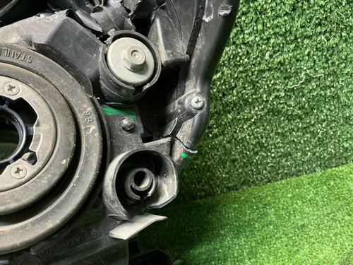 Фара правая Toyota RAV 4 CA40 (2015-2019) галоген