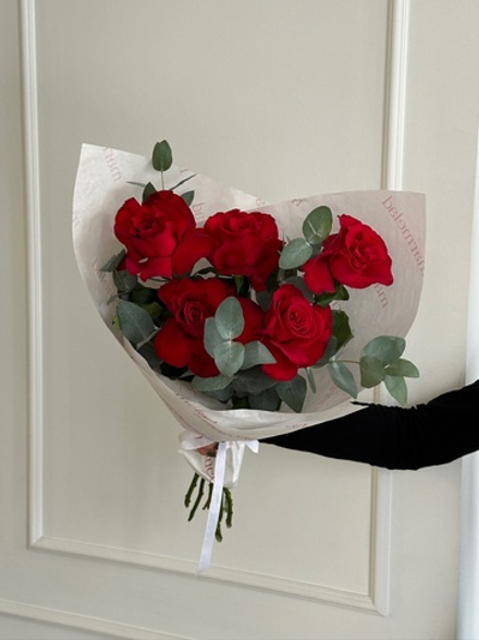 Букет из французских роз и эвкалипта