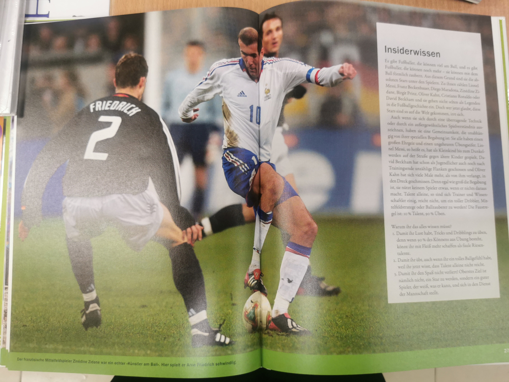 Lesen - Staunen - Wissen. Fußball