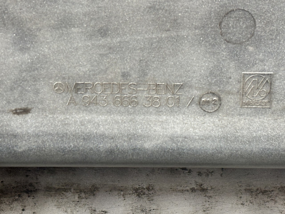 Корпус подножек левый