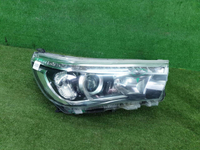 Битая Фара правая Toyota Hilux 8 (2015-2020) LED