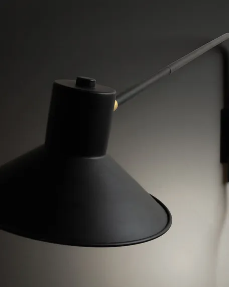 Настенный светильник Plass черный большой