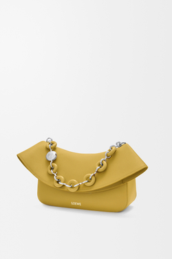 Loewe Средняя сумка Ola из гладкой телячьей кожи, желтый