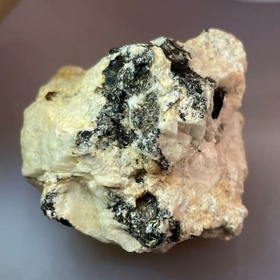 15196 Циркон в породе срез