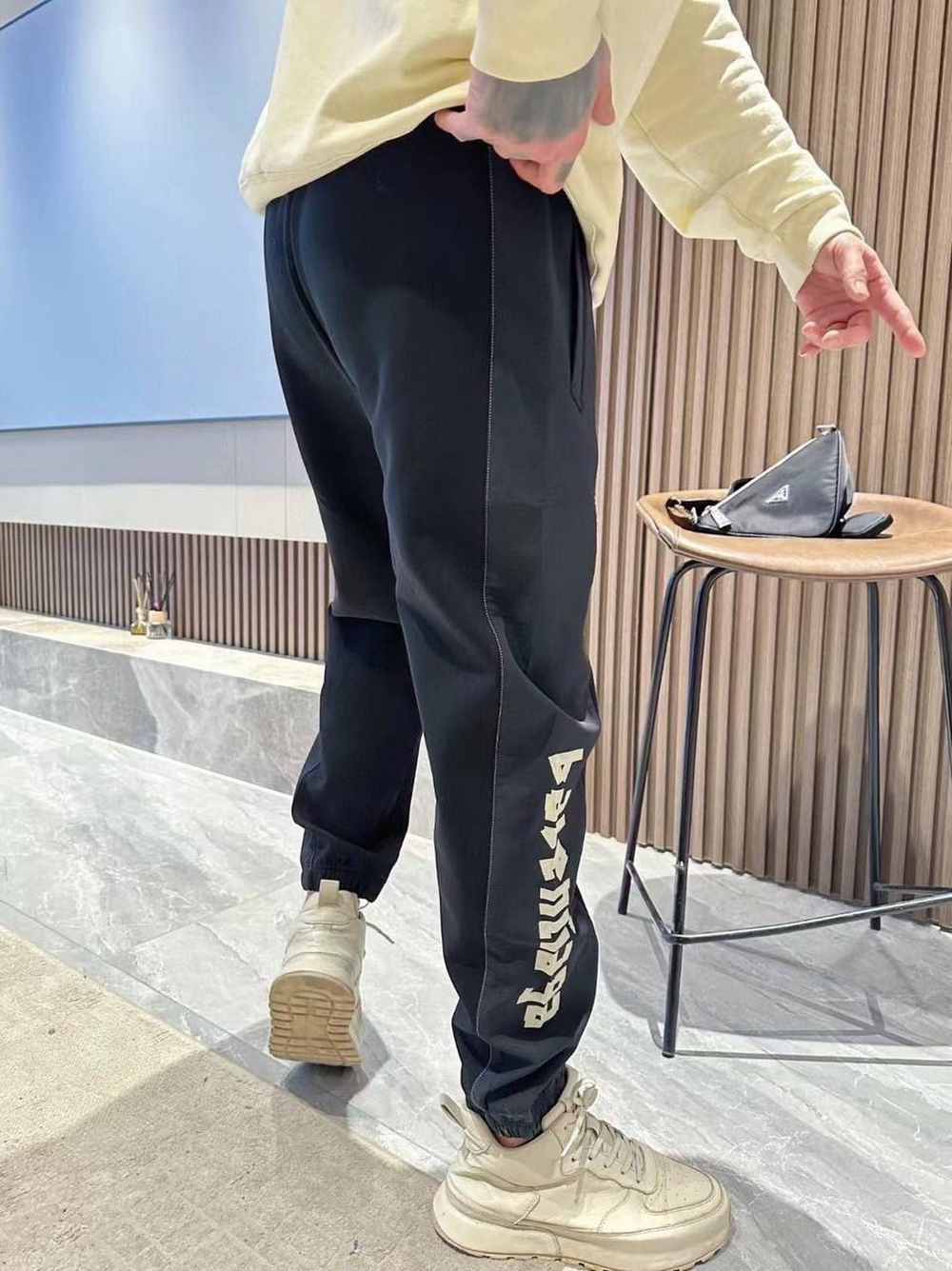 Спортивные штаны Balenciaga