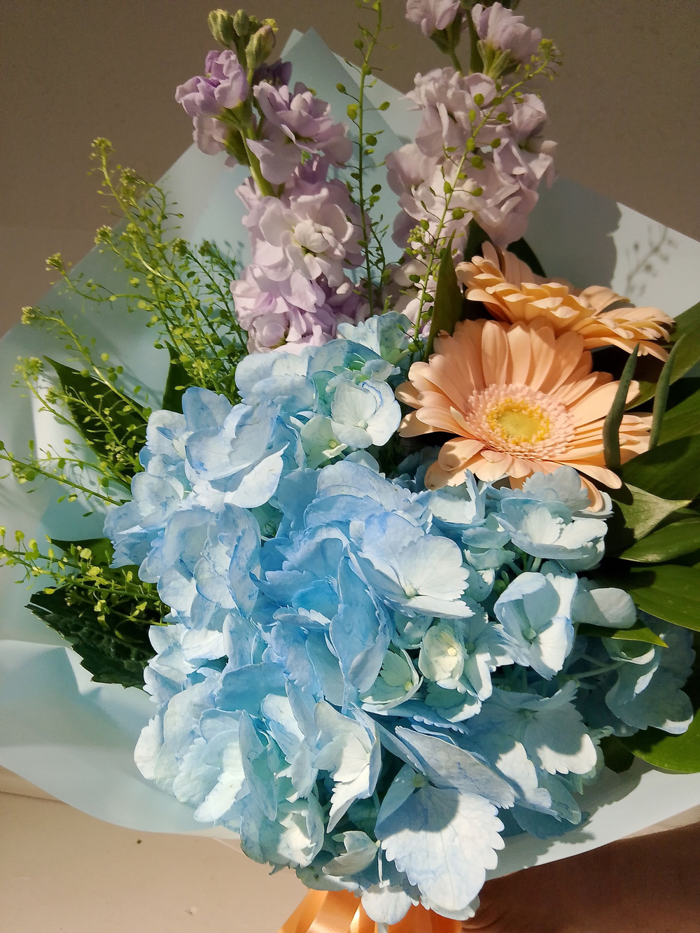 Летний солнечный букет с танацетумом и ароматными пионами Сара Бернард (С0034)