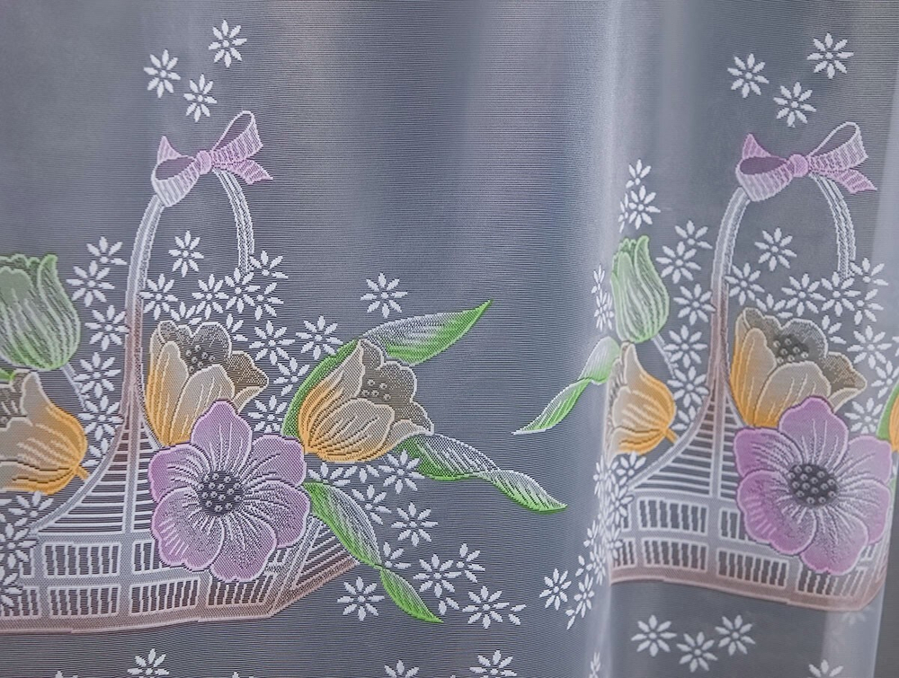 Занавеска "Ф. ВЕСЕННИЙ БУКЕТ", цвет белый, на шторной ленте, Польша.