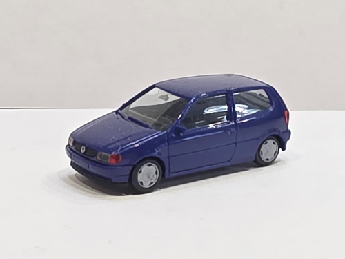 Машинка 1:87 Volkswagen (VW) Polo 2-дверный, фисташковый/синий