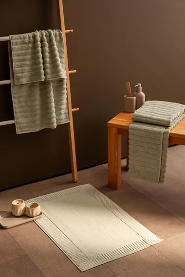 Полотенце банное waves мятного цвета из коллекции essential, 70х140 см
