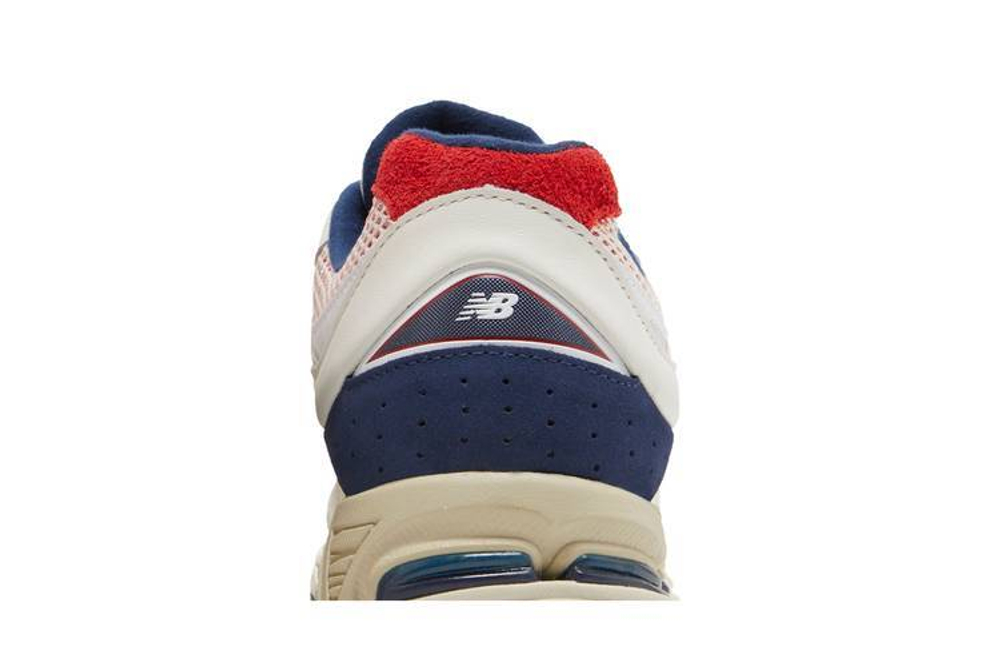 Кроссовки New Balance Nb 2002R Team Red Navy Pouch
