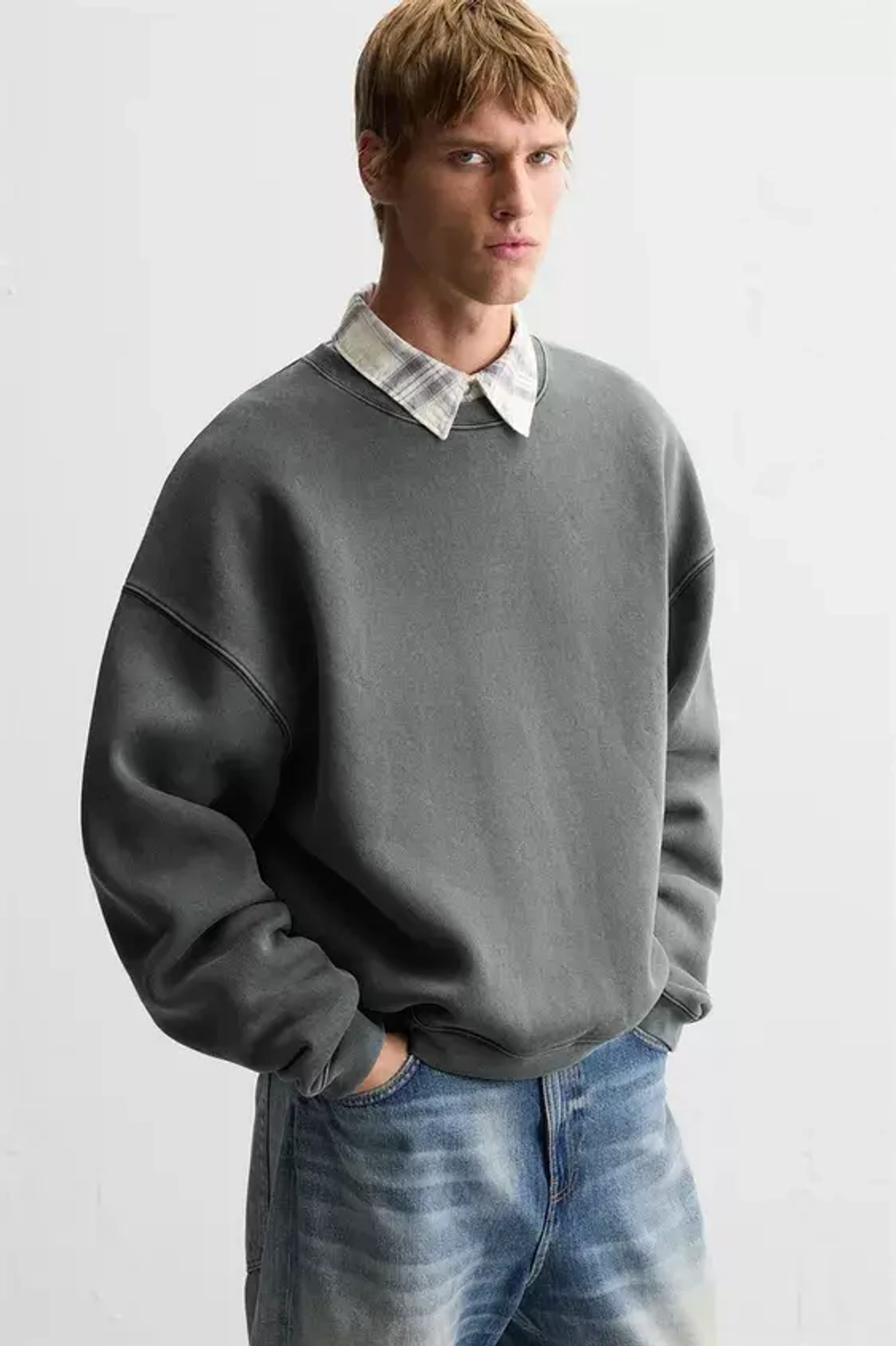 ZARA ТОЛСТОВКА С ЭФФЕКТОМ ПОТЕРТОСТИ, СЕРОВАТЫЙ